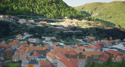 Toits du village au pied du versant boisé